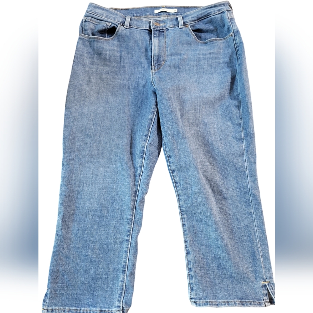 LEVI'S CLASSIC CAPRI JEANS - Picture 4 of 11